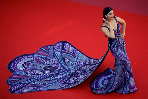 Aishwarya Rai Bachchans Michael Cinco Gown Steals Cannes Limelight