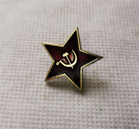 Red Star Hammer Sickle Communism Emblem Soviet Union Symbol Ussr Pin