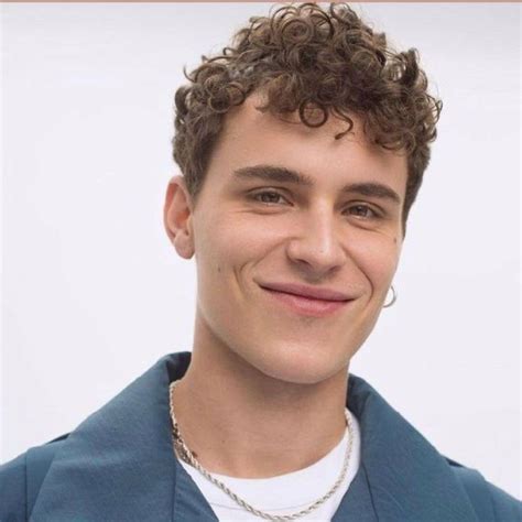 He loves to express his personality through his outfits, and he can usually be scene wearing something unique. Pin on Arón piper