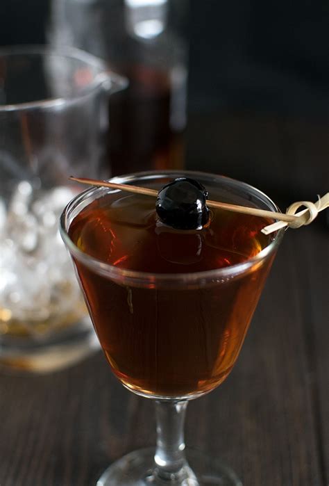 Whether you are having a fun get together with your friends or hosting a formal dinner, a good cocktail will up the entire feel of your party. Classic Manhattan Cocktail Recipe | Kitchen Swagger