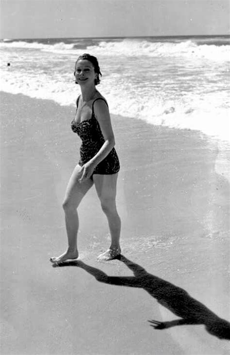 Vivien Leigh Looking In Fabulous Shape On The Beach Old Hollywood Stars Actresses Old