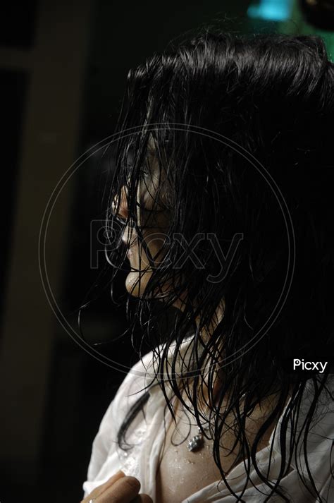 Image Of Indian Girl With Wet Hair Cr475322 Picxy