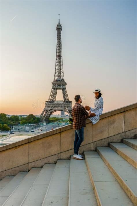 Young Couple By Eiffel Tower At Sunrise Paris Eifel Tower Sunrise Man