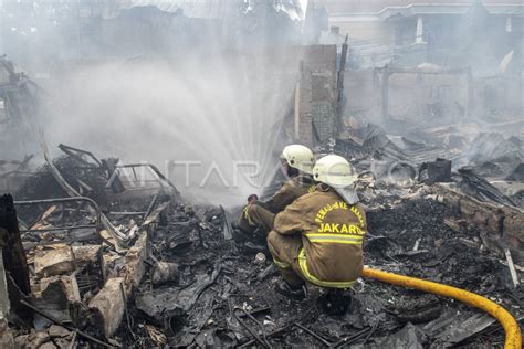 Kebakaran Permukiman Penduduk Di Simprug Antara Foto