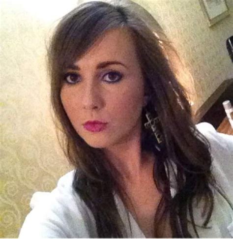 25 Year Old Woman Passed Away After Doctors Said She Was Too Young For A Smear Test Small Joys