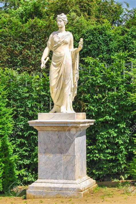 Estatua De Atenea En Los Jardines De Versalles Francia Fotos Retratos