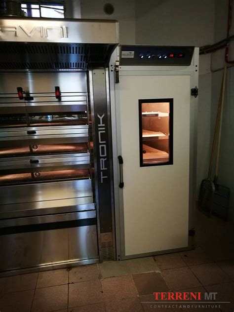 Gli operatori che trattano arredamento a milano e provincia. Forno panificio Milano - Arredamento Pasticcerie Bar ...