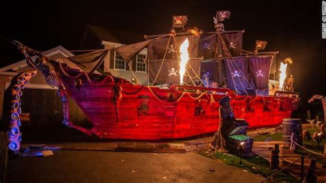 A Father Built His Daughter A 50 Foot Pirate Ship For Halloween The