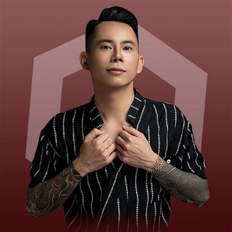 Ông là một trong những nghệ sĩ kỳ cựu của sân khấu và màn ảnh miền nam. Lê Bảo Bình