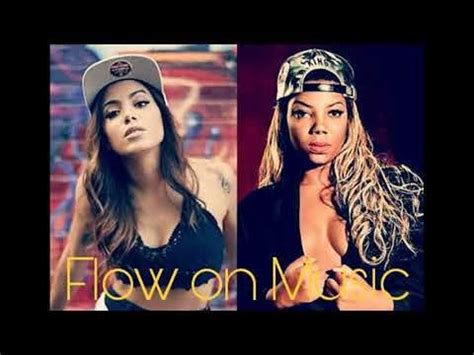 Toni started to sing in her childhood: Pin em Música