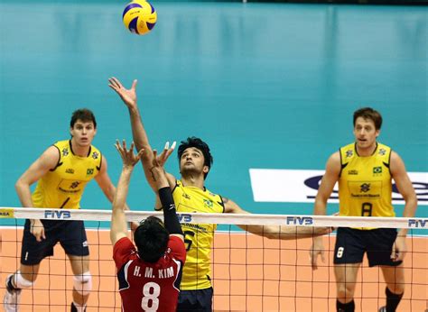 Depois da virada sobre a sérvia, a seleção está empatada com a polônia no número de vitórias (cinco), em pontos (15) e está atrás por ter vencido um set a menos (15 a 16) no terceiro critério de desempate. Melhores do Esporte: Copa do Mundo - Vôlei Masc.