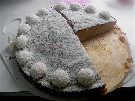 Eier, zucker und vanillezucker rühren bis es cremig wird. Raffaello - Kuchen (Rezept mit Bild) von alina1st ...
