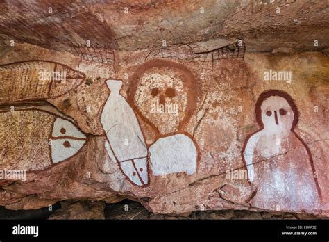 los aborígenes cueva wandjina ilustraciones en cuevas de piedra arenisca en balsa kimberley