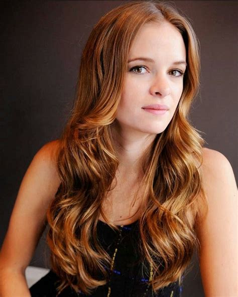 Pin By Batwing Burr On The Flash Danielle Panabaker Red Hair Green