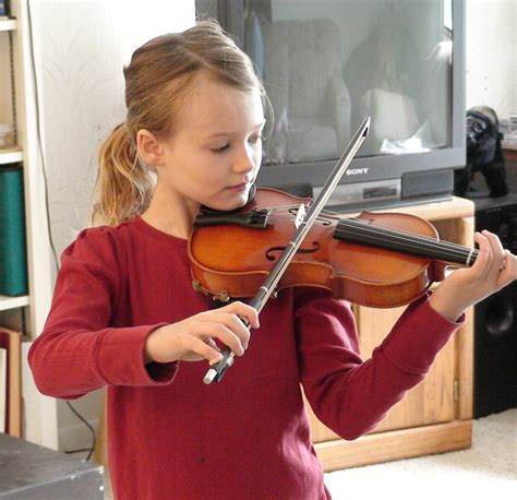 A good violin bow hold is vital for good violin or viola playing at any level. How To Bow(Arco) On The Violin - Musilesson