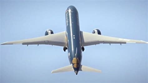 Boeing 787 Dreamliner Performs Near Vertical Takeoff Latest News