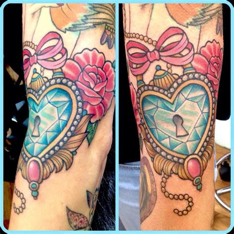 Heart locket tattoo designs represent the love between couples. Heart locket tattoo | Heart locket tattoo, Locket tattoos ...