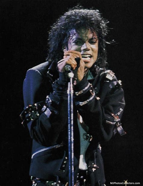 Crna Kožna Jakna Michaela Jacksona S Turneje Bad Prodaje Se Za