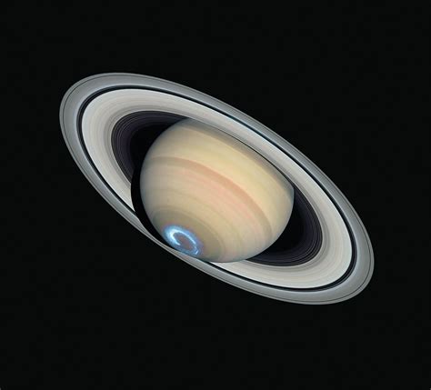 Hubble Captured This Image Of Saturn In 2004 A View So Sharp That Some