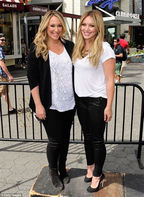 Cuánto mide Haylie Duff Real height