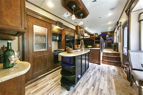 Fifth Wheel Trailers With Front Lounges