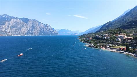 10 Raisons De Faire Le Tour Du Lac De Garde à Vélo