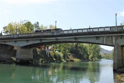 Preminuo muškarac koji je skočio sa gradskog mosta u Vrbas | Banjaluka.net