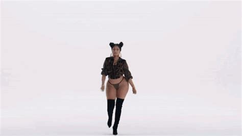 Nicki Minaj Hip Shaking By Manwithstuff On Deviantart