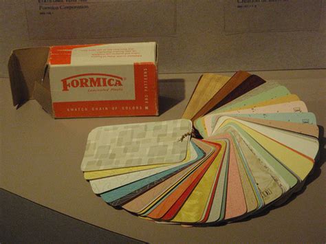 Les comptoirs en formica sont faits d'une fine couche de ce stratifié sur un panneau de particules. Home Sweet Home : formidable Formica® • Plumetis Magazine