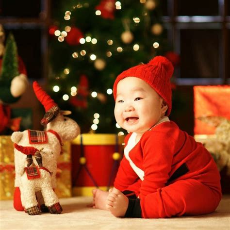 Selamat hari natal & tahun baru 2020. 12 Ide Foto Anak Bayi Bertema Natal. Imut Maksimal, Bikin ...