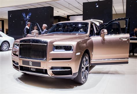 Rolls Royces 400000 Suv Helps Luxury Carmaker Set New Sales Record