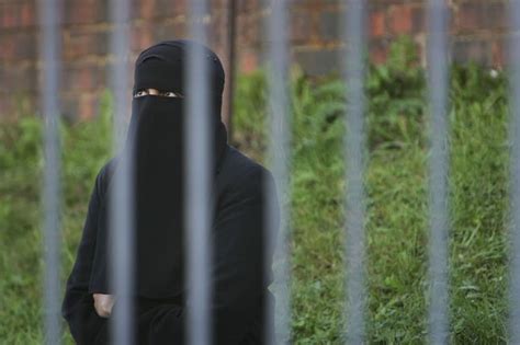 Prison Guards Told Muslim Woman To Remove Headscarf As She Visited Lag