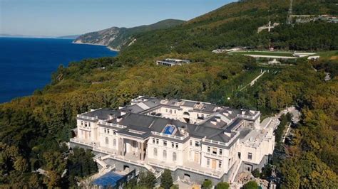 In the video, putin's palace. Video of Putin's alleged ₹10K crore secret palace with lap ...