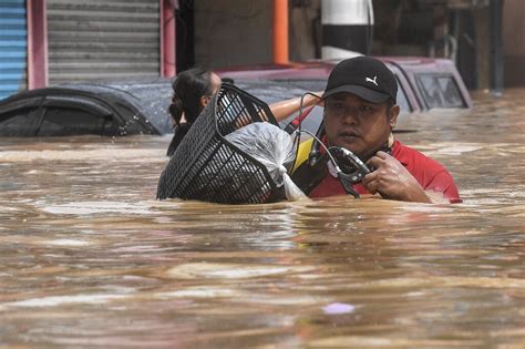 Major Floods In Manila As Typhoon Batters Philippines