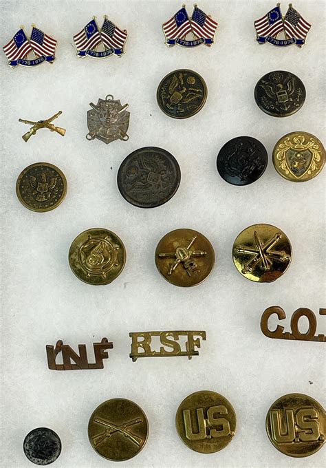 Lot Antique Vintage Large Lot Of 70 Military Buttons Pinbacks