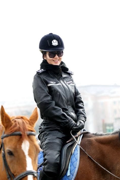 ボード Policewomen In Leather のピン