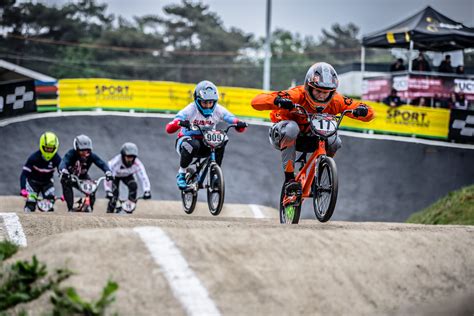 Bmx began when young cyclists appropriated motocross tracks for recreational purposes and. About BMX Racing - Union Cycliste Internationale (UCI)