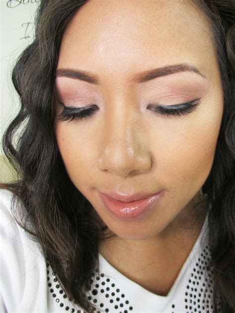 Nude And Glowy Makeup Tutorial Makeup By Renren