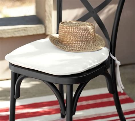 This weather resistant cushion features a beautiful print and is resistant to fading, mildew and stains. Bistro universal zinc chair cushion | Bistro table set
