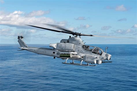 Armáda Nakonec Koupí Americké Vrtulníky Uh 1y Venom A Ah 1z Viper