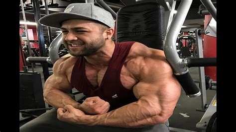 Bodybuilders Flex Training Workout Biceps Workout Arm Physique Youtube