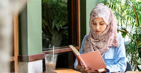 Aurat dalam syariah islam adalah anggota badan yang harus ditutup. Inilah 4 Rahasia Pakaian Longgar Wanita dalam Islam