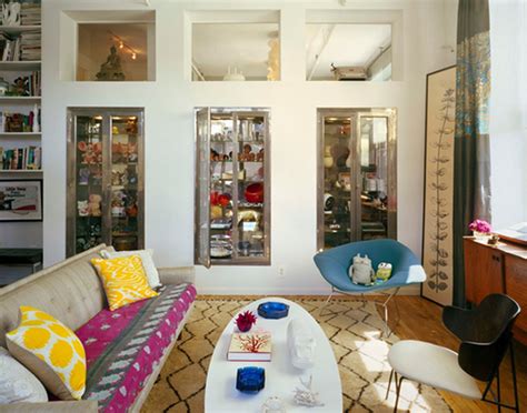 Interiors were shot on a sound stage, designed by set designer jeremy conway, who. Ondine Karady's Carrie Bradshaw Inspired Home - SATC decor ...