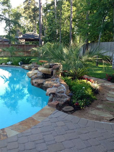 Using Proper Heghts And Plants For A Successful Landscape Backyard