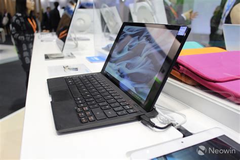 Hands On Alcatel Plus 10 A Windows 10 Tablet With A 4g Lte Keyboard
