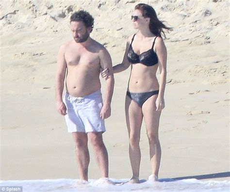 Big Bang Theorys Johnny Galecki And Kelli Garner Overdo It On The Pdas Daily Mail Online