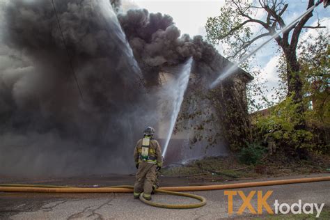 Abandoned Building Fire Closes State Line Northbound Lanes Texarkana