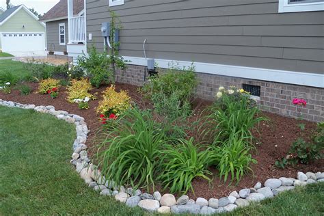 Installing edging is a simple project. Edging design ideas