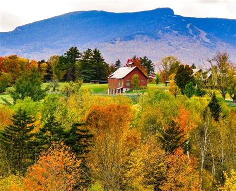 Granero De Vermont En Otoño Foto De Archivo Imagen De Hojea Cuatro