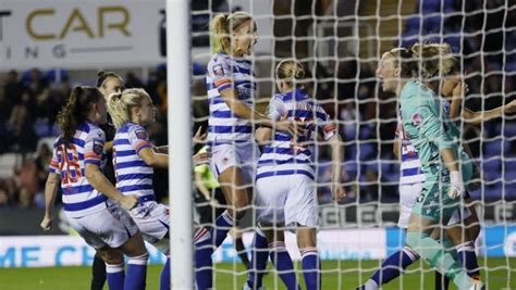 Arsenal Beat Reading Man United Go Top Of Wsl With Brighton Win Cna